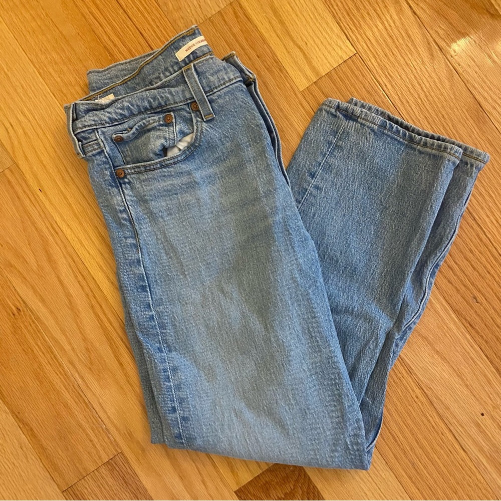 EUC Levi's WEDGIE Premium Straight Jeans - Size 29